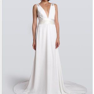 Carmen Marc Valvo C90042 Wedding Dress V Neck size 8